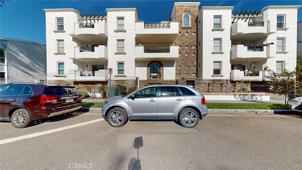 12407 Moorpark #301, Studio City, CA 91604 - Image #1