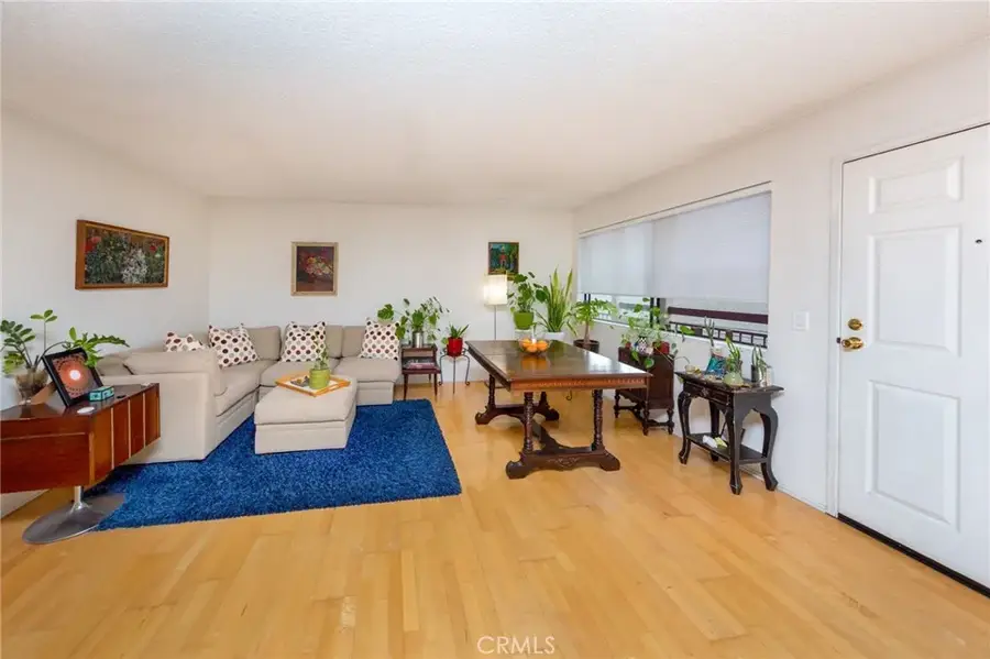 610 E Harvard #7, Burbank, CA 91501 - Image #2