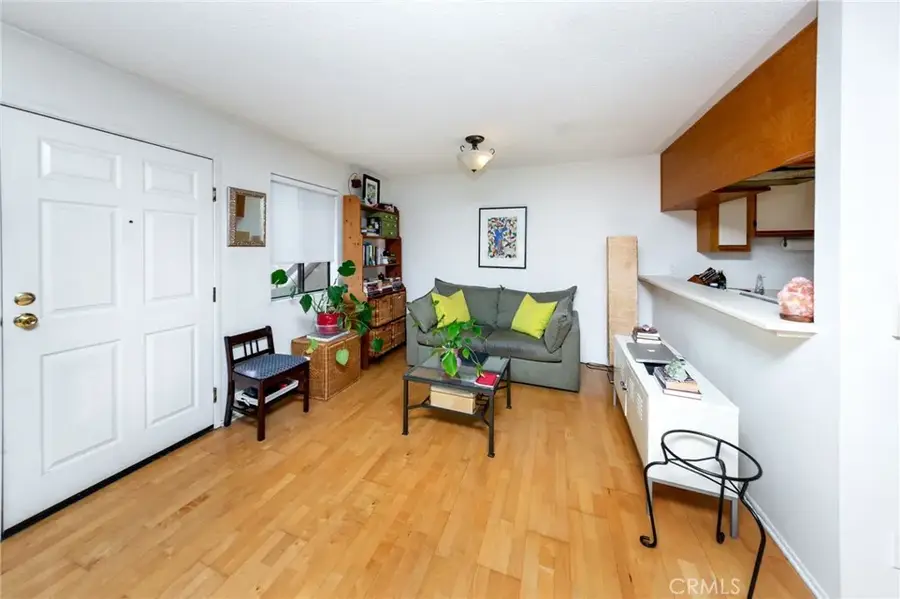 610 E Harvard #7, Burbank, CA 91501 - Image #3