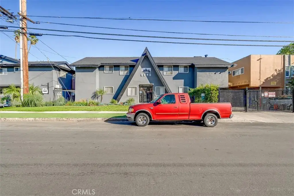 6640 Darby Avenue, Reseda, CA 91335 - Image #1