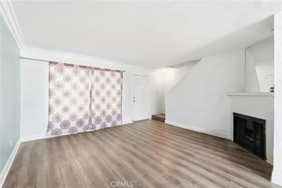 7045 Woodley Avenue #124, Lake Balboa, CA 91406 - Image #2