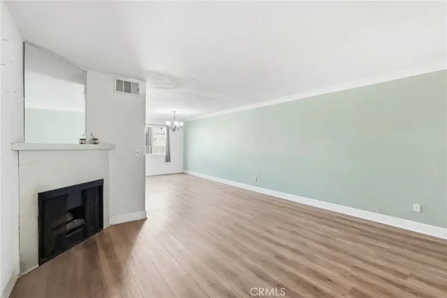 7045 Woodley Avenue #124, Lake Balboa, CA 91406 - Image #3