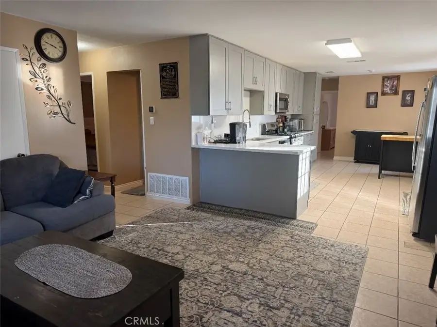 19512 Leadwell, Reseda, CA 91335 - Image #2