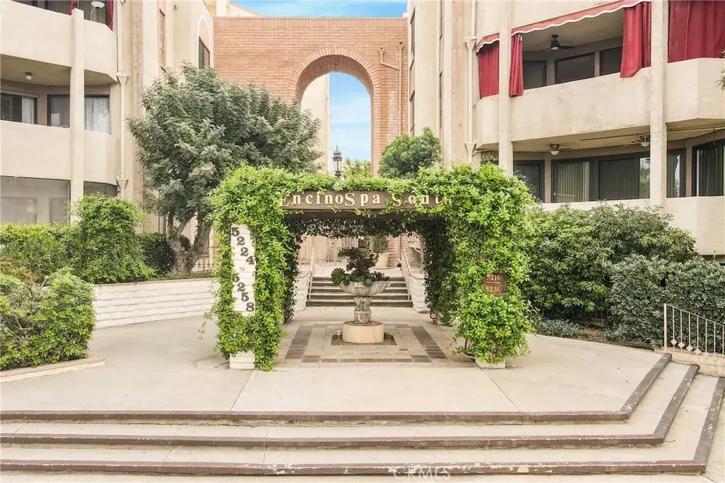 5216 Yarmouth #107, Encino, CA 91316 - Image #1