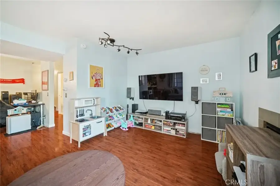 20155 Keswick Street #112, Winnetka, CA 91306 - Image #2