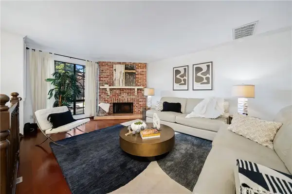 18100 Burbank #11, Tarzana, CA 91356