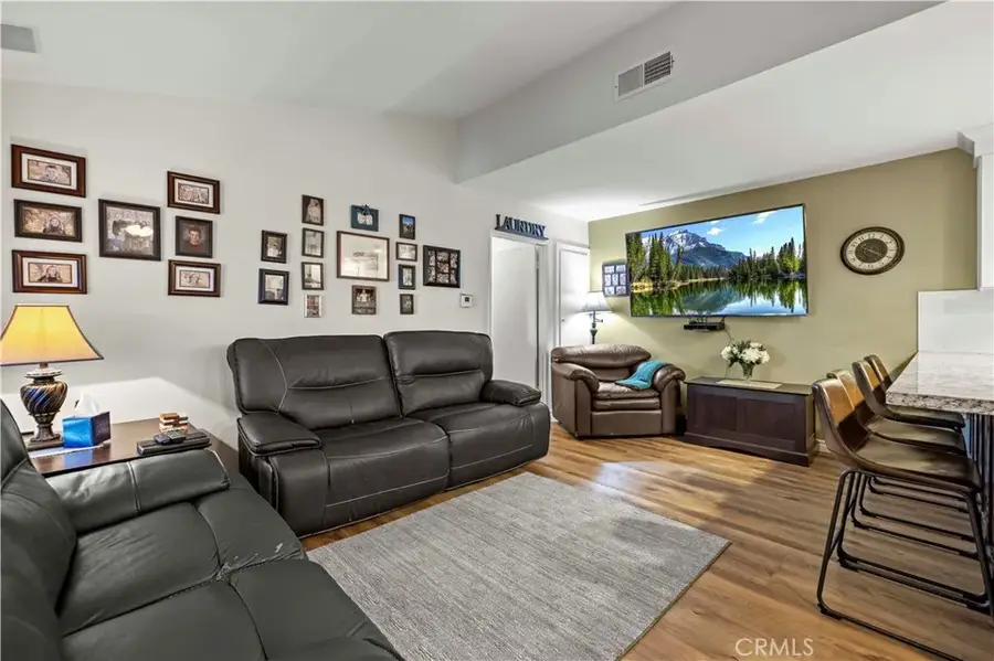 19160 Avenue Of The Oaks #B, Newhall, CA 91321 - Image #2