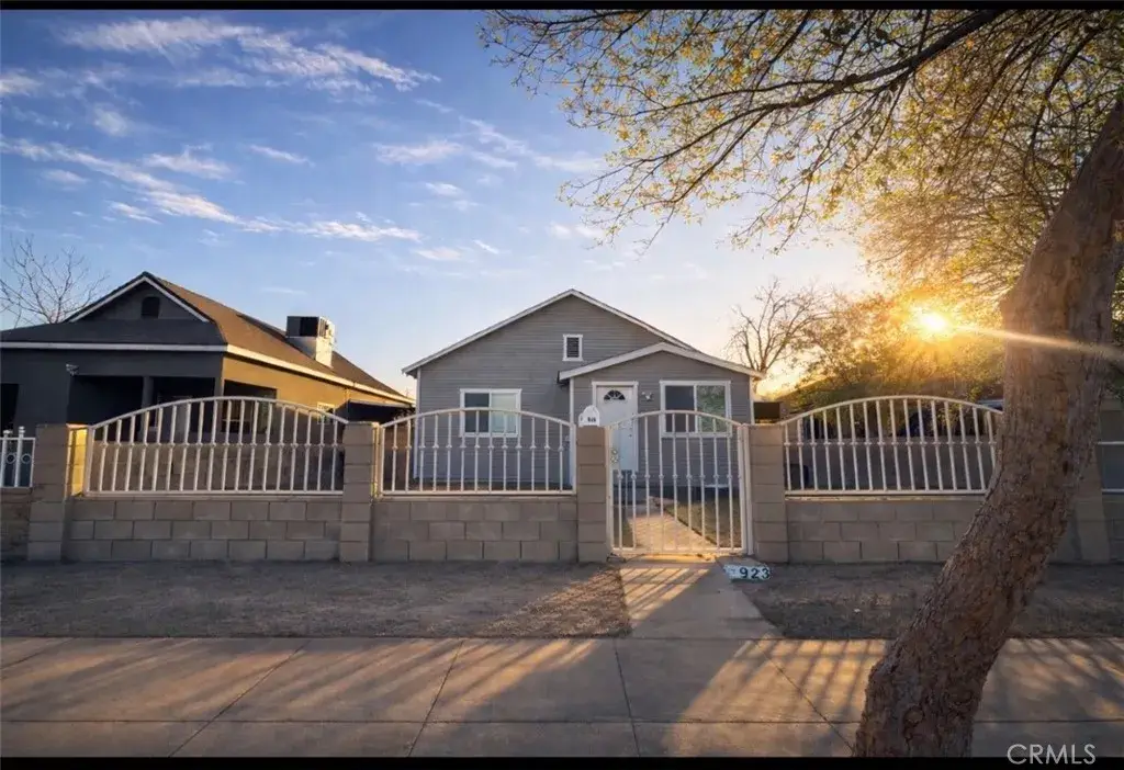 923 Sumner Street, Bakersfield, CA 93305 - Image #1