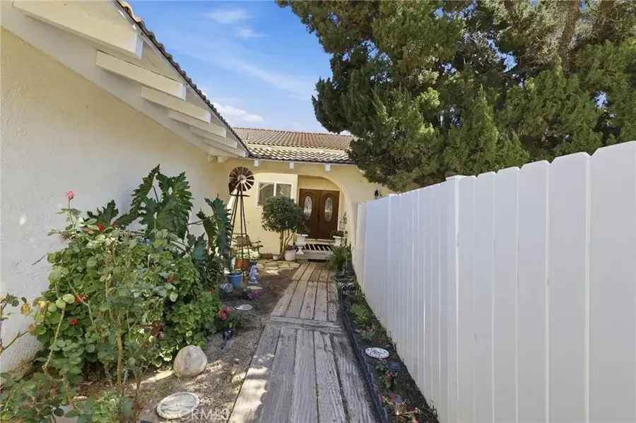 10516 Independence Avenue, Chatsworth, CA 91311 - #2