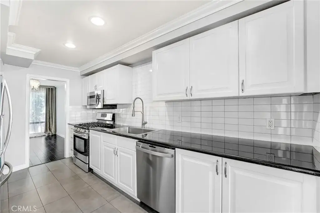 5243 Yarmouth #31, Encino, CA 91316 - Image #1