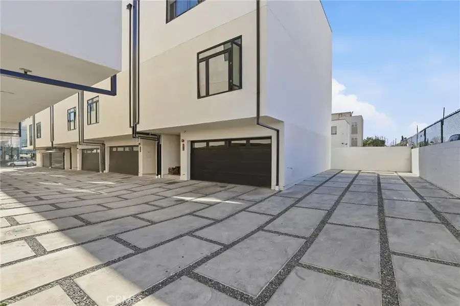 6511 N Contour Lane, North Hollywood, CA 91606 - Image #2