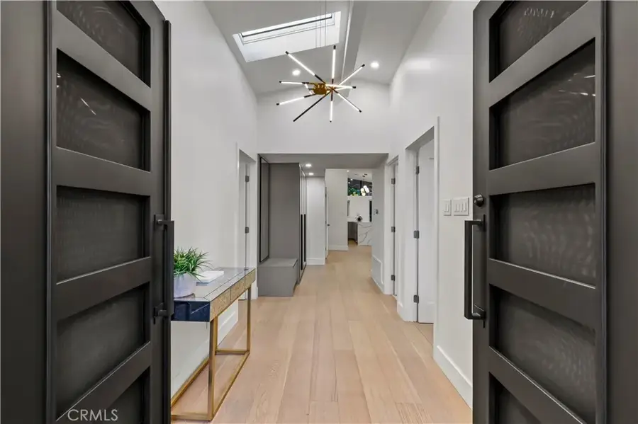 22263 Flanco, Woodland Hills, CA 91364 - Image #2