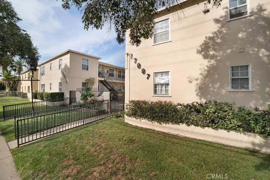 17007 Vanowen, Van Nuys, CA 91406 - Image #2