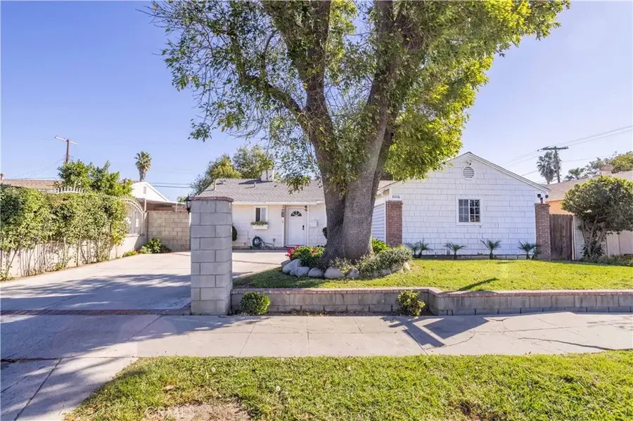 8006 Zelzah, Reseda, CA 91335 - #2