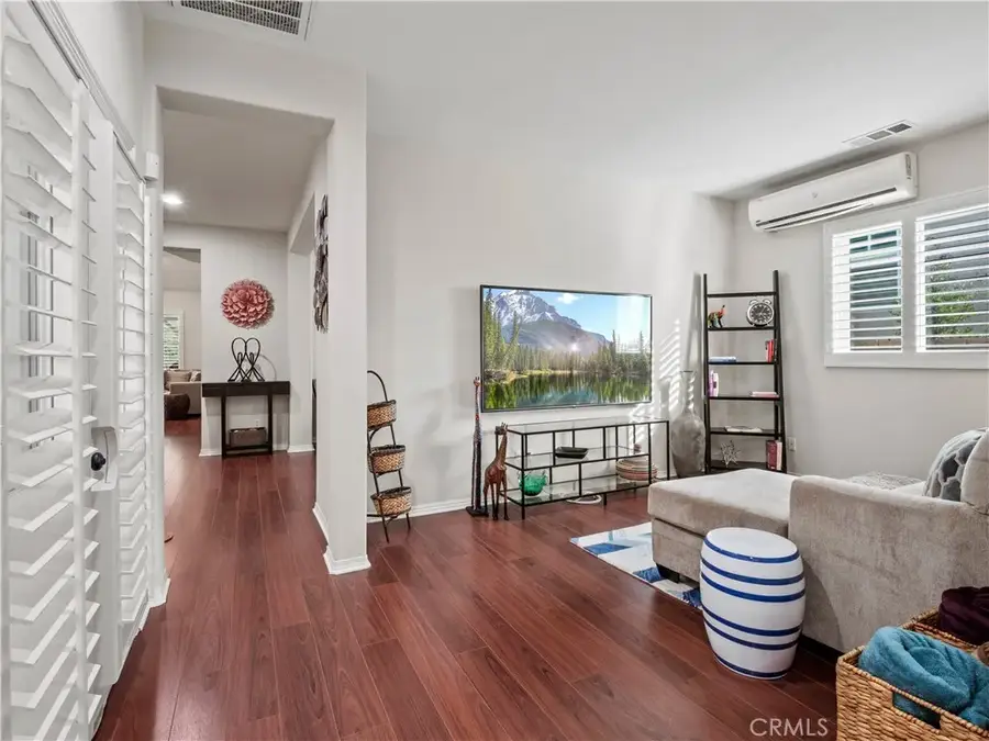 28532 Agajanian, Saugus, CA 91390 - #2