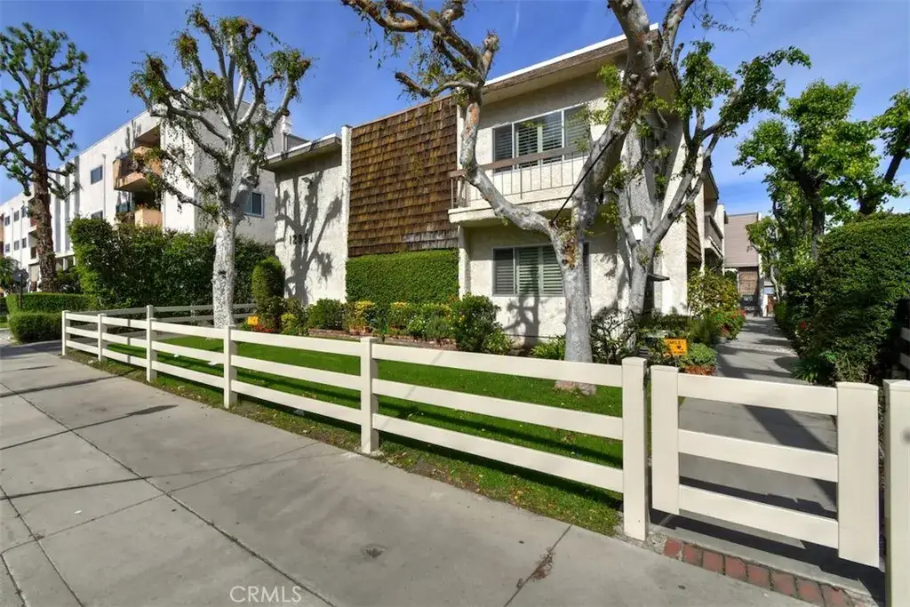 12951 Riverside Drive #4, Sherman Oaks, CA 91423 - #1