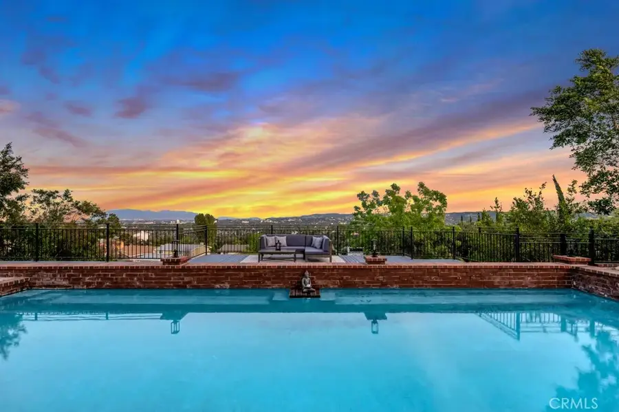 5952 Woodland View Drive, Woodland Hills, CA 91367 - #2