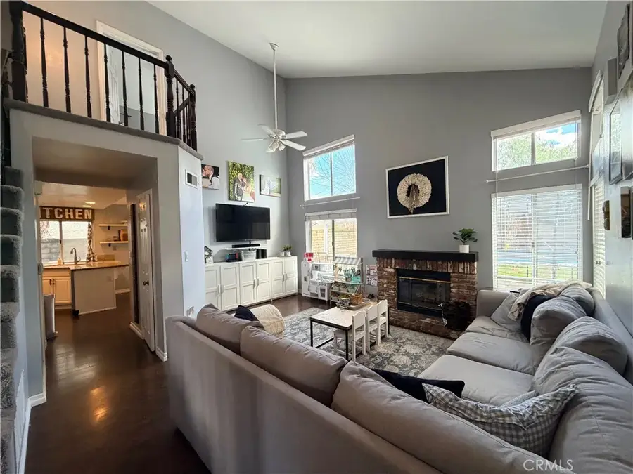 28114 Guilford, Saugus, CA 91350 - #2