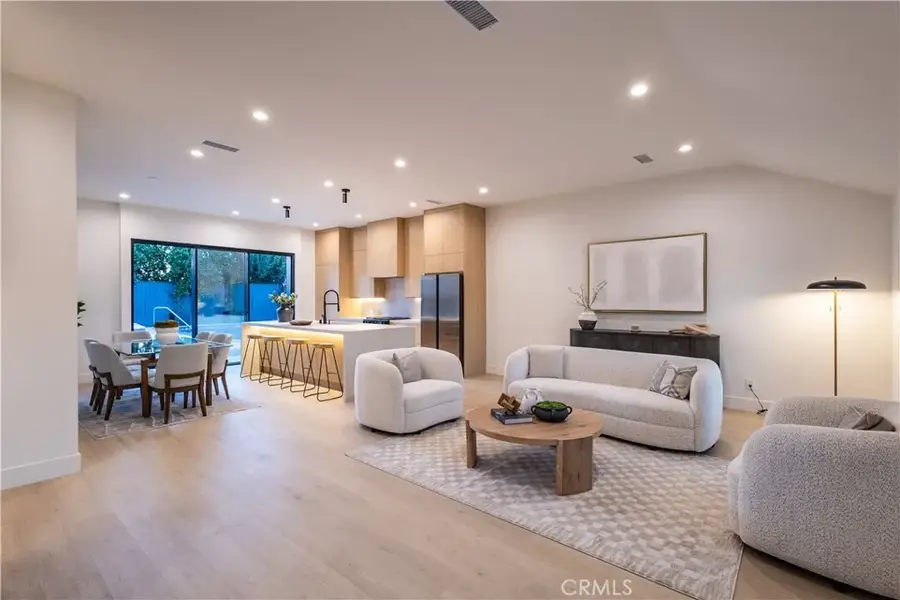 7913 Lasaine, Northridge, CA 91325 - #2