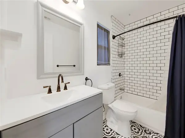 6215 Glide Avenue, Woodland Hills, CA 91367