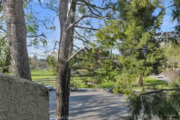 5757 Owensmouth Avenue #20, Woodland Hills, CA 91367