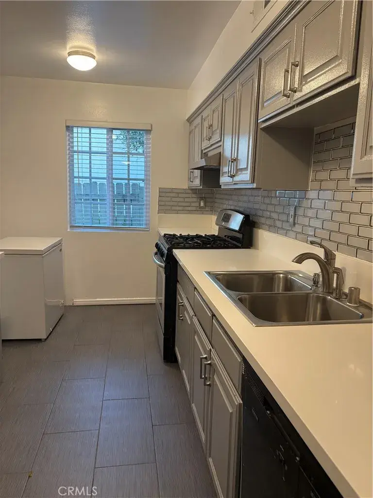 8105 Canby #4, Reseda, CA 91335 - #2