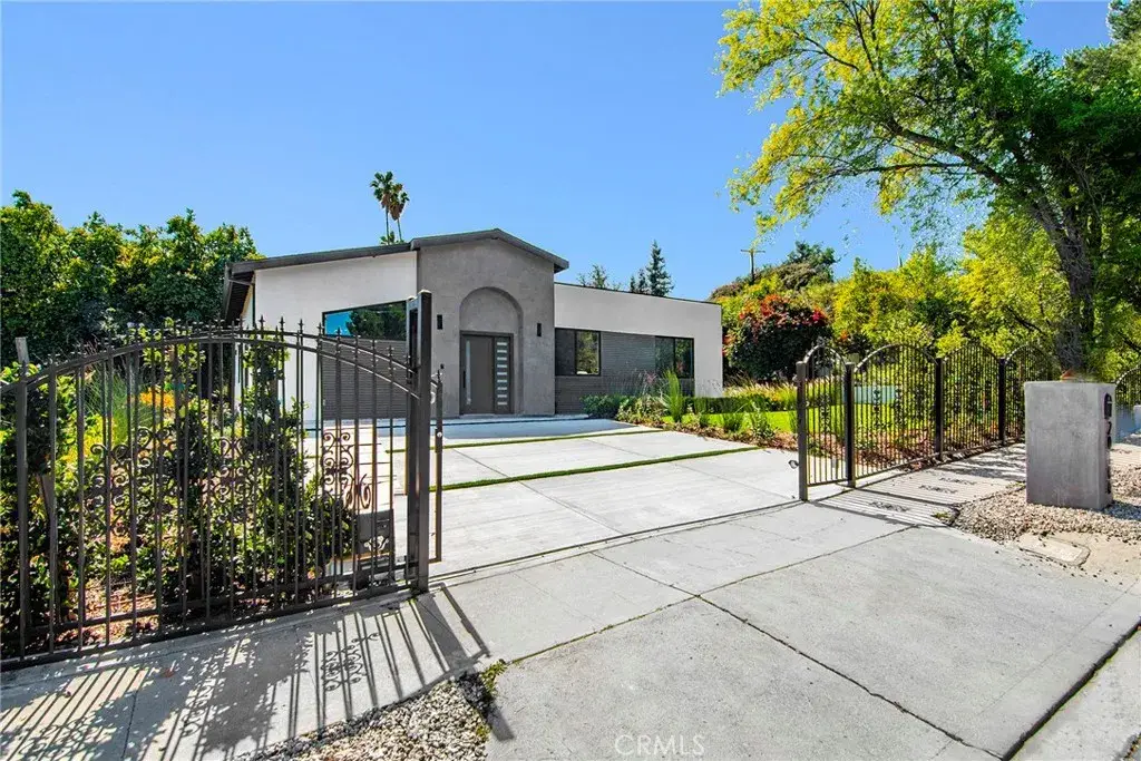 20100 Hatteras Street, Woodland Hills, CA 91367 - #1