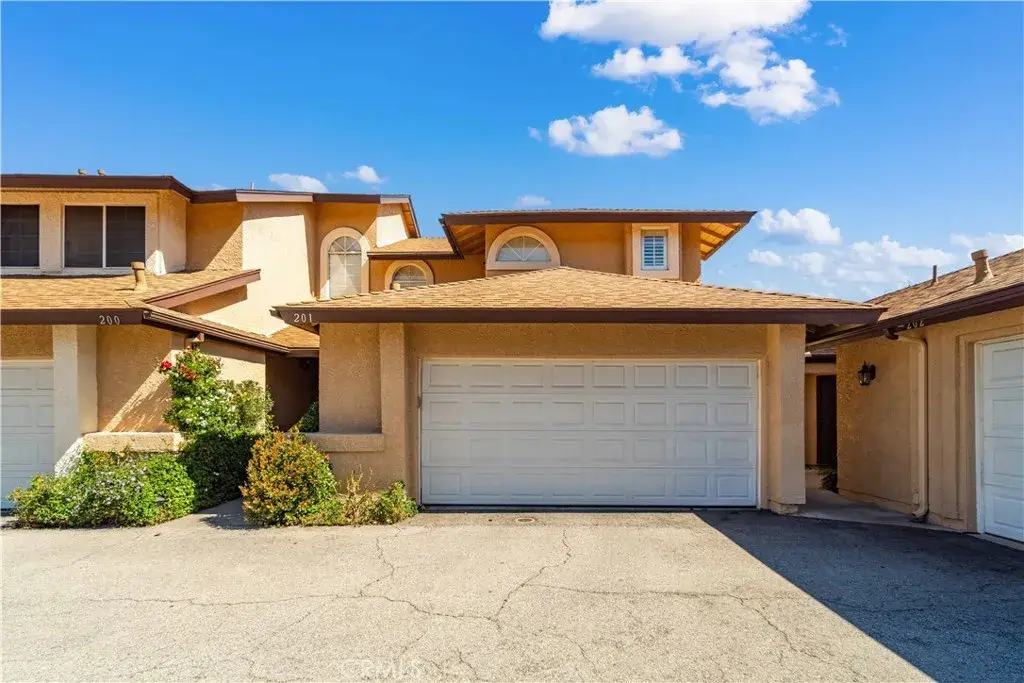 22914 Banyan Place #201, Saugus, CA 91390 - #1