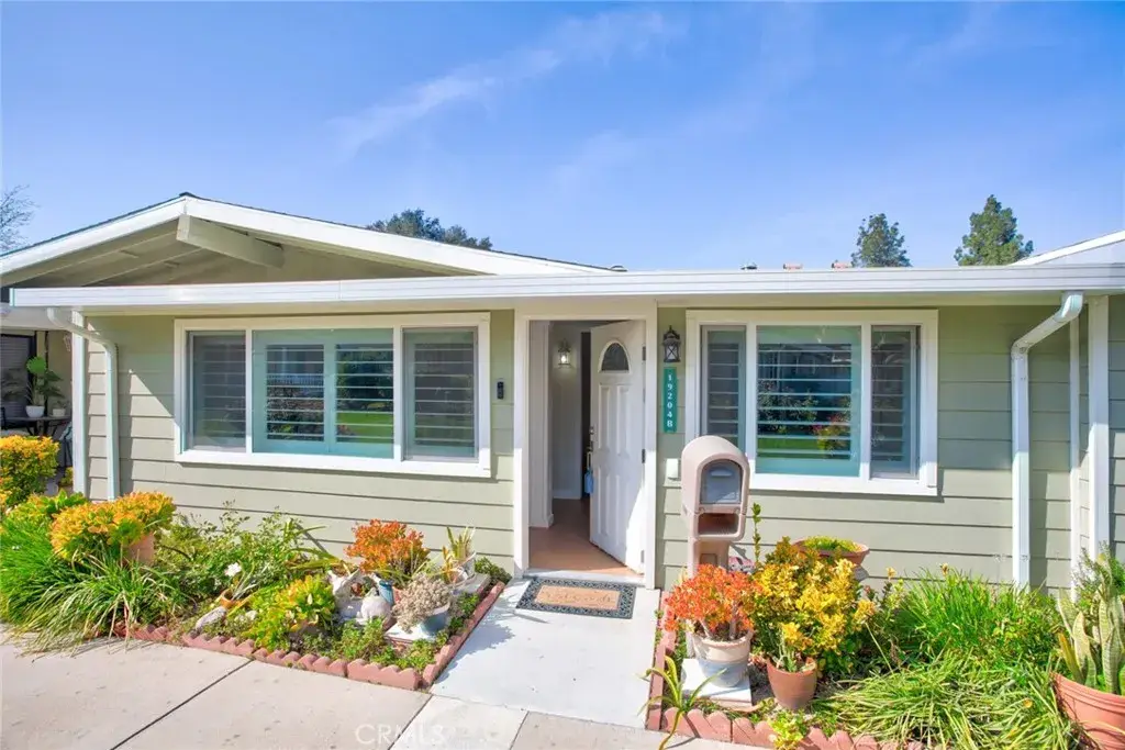 19204 Avenue Of The Oaks, Newhall, CA 91321 - #1