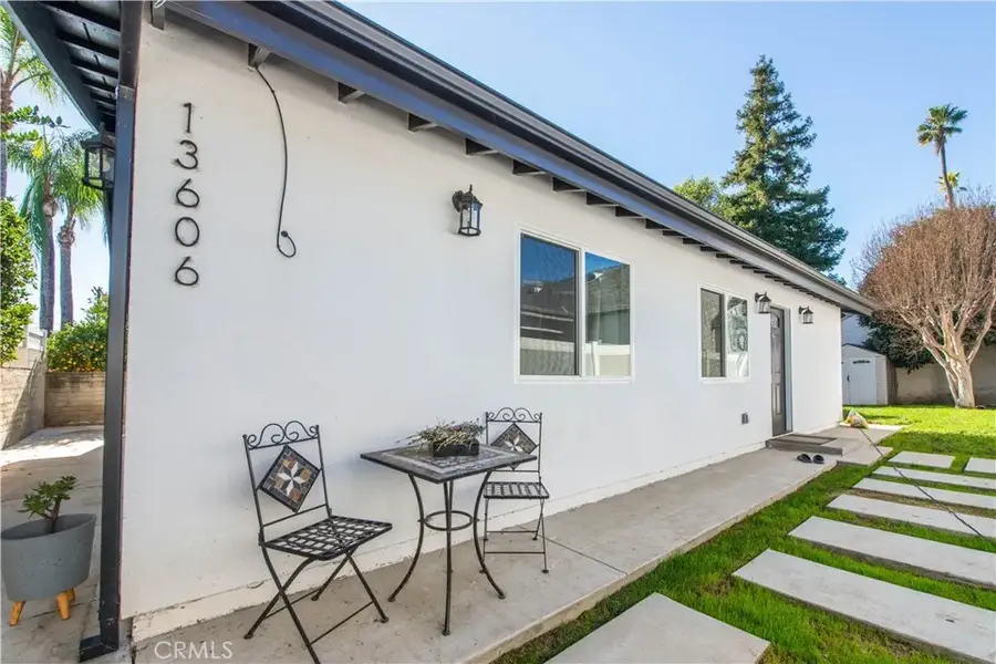 13608 Bassett Street, Valley Glen, CA 91405 - #2