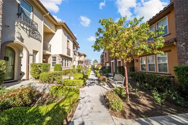 28472 Herrera, Valencia, CA 91354