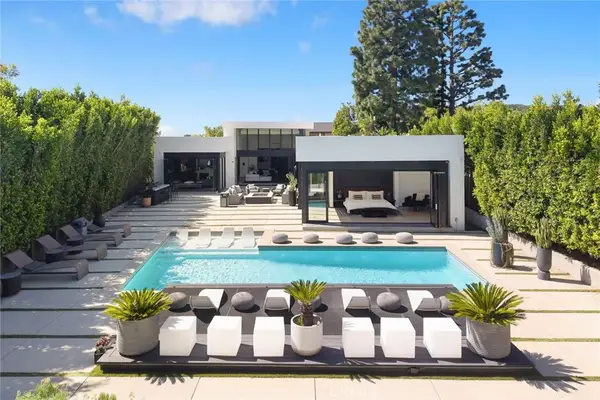 7139 Macapa, Los Angeles, CA 90068