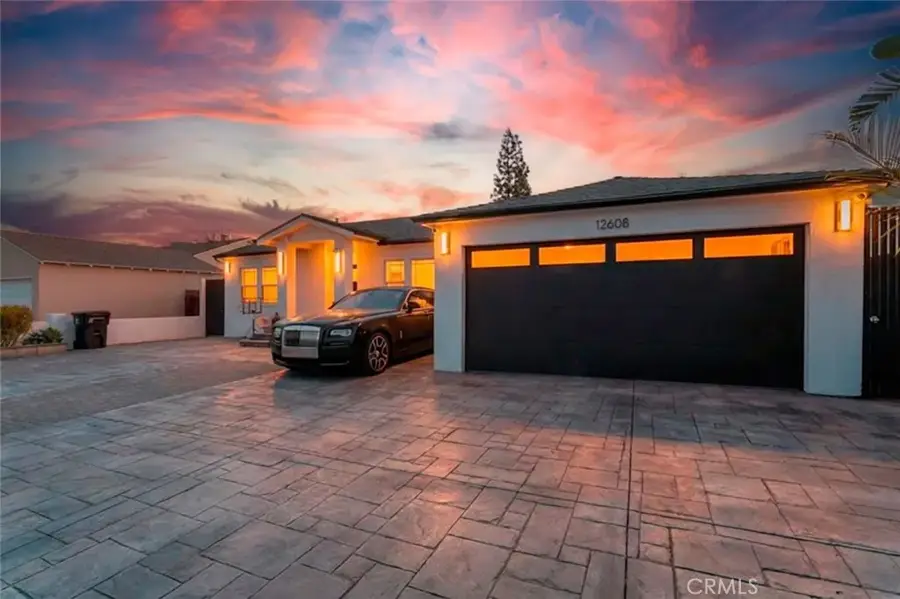 12608 Califa Street, Valley Village, CA 91607 - #2