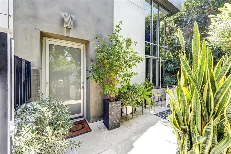 1120 N El Centro #5, Los Angeles, CA 90038 - #3
