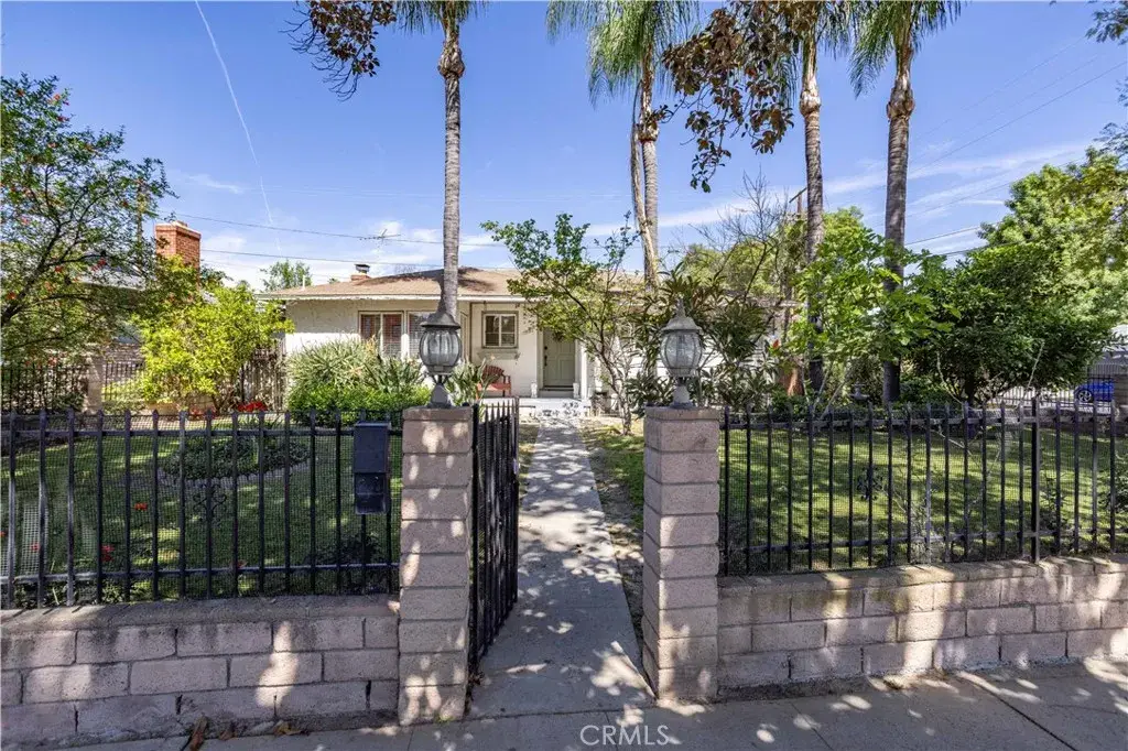 17101 Gault, Lake Balboa, CA 91406 - #1