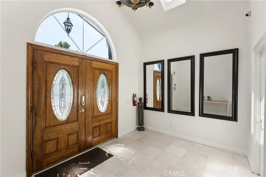 18841 Pasadero Drive, Tarzana, CA 91356 - #3