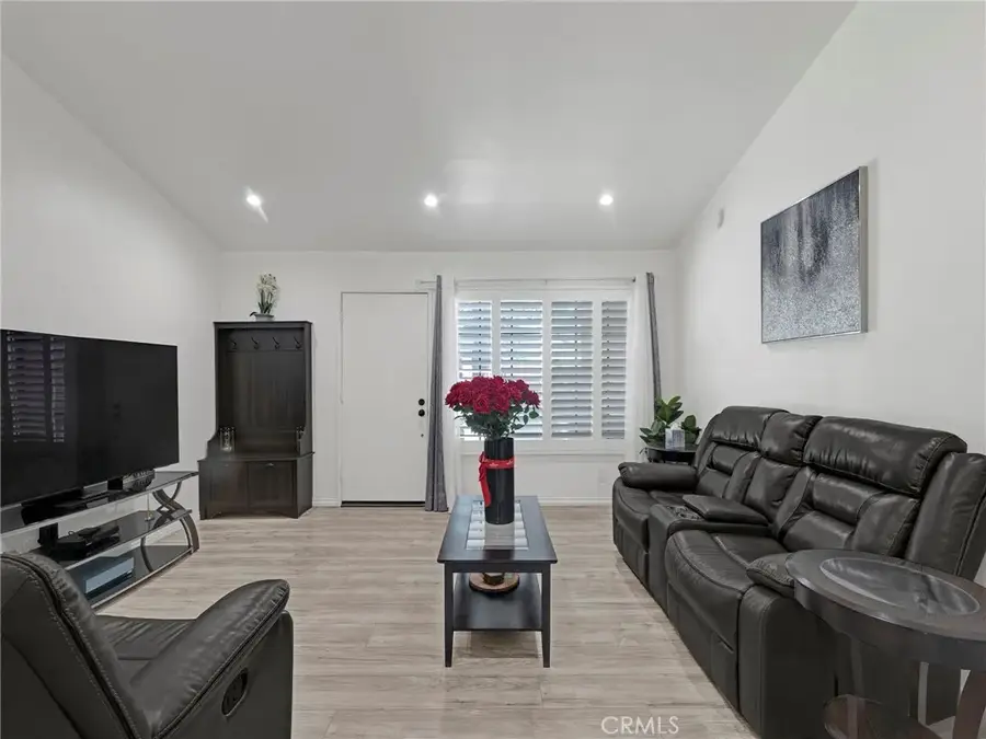 11350 Foothill Boulevard #15, Sylmar, CA 91342 - #3
