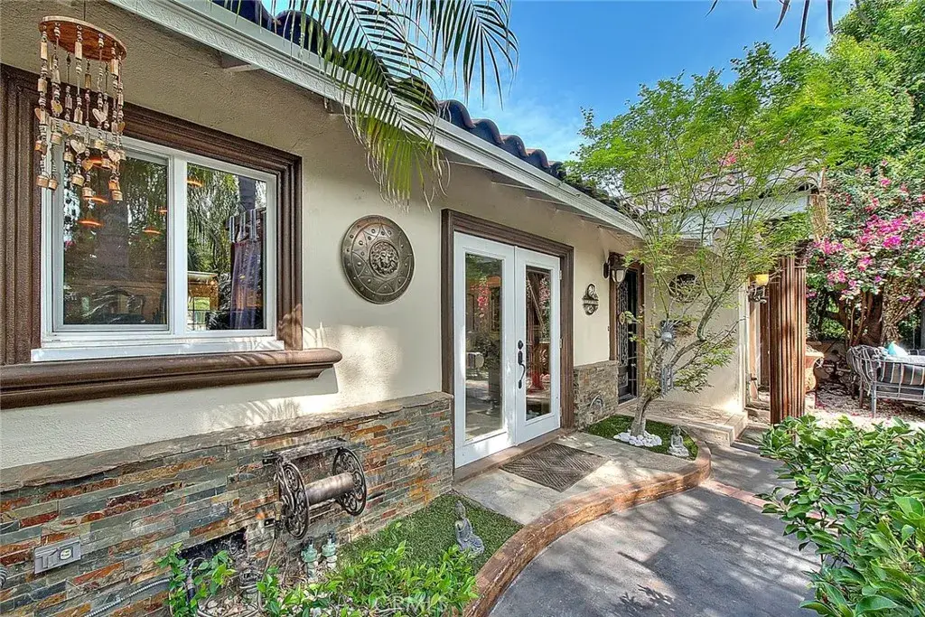 17419 Cohasset, Lake Balboa, CA 91406 - #1