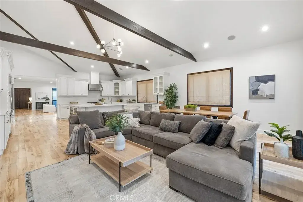 22953 Oxnard Street, Woodland Hills, CA 91367 - #1