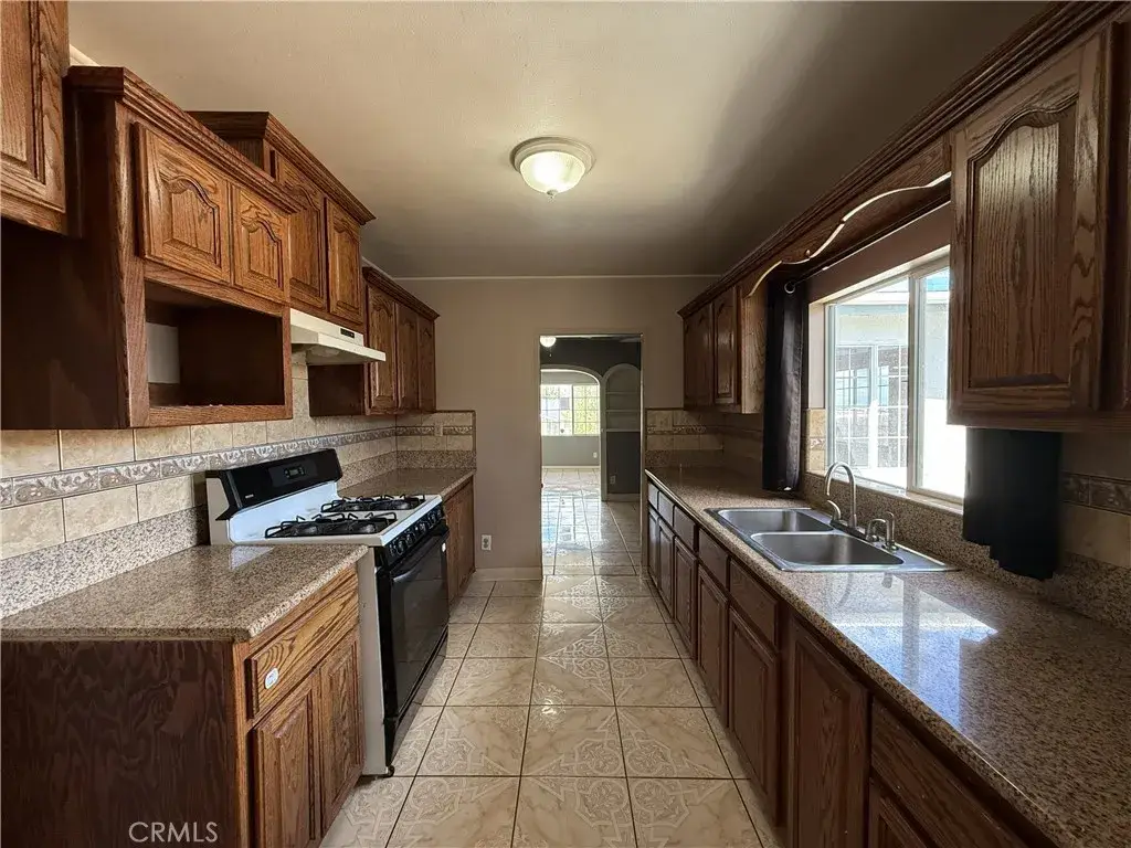 407 E Street, Taft, CA 93268 - #1