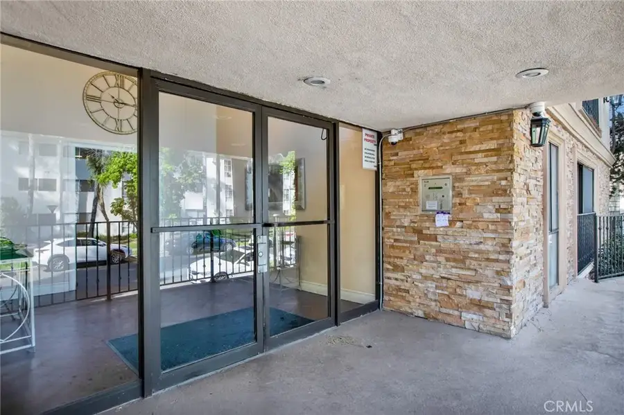 15344 Weddington Street #102, Sherman Oaks, CA 91411 - #3
