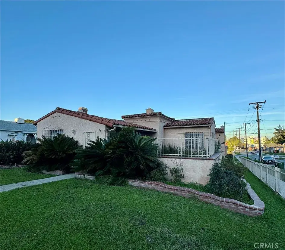 4266 Angeles Vista Boulevard, View Park Windsor Hills, CA 90008 - #1