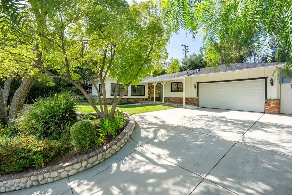 23555 Neargate, Newhall, CA 91321 - #1