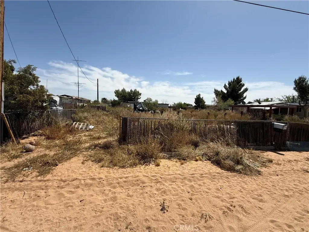 18296 Claymine, Edwards, CA 93523 - #1