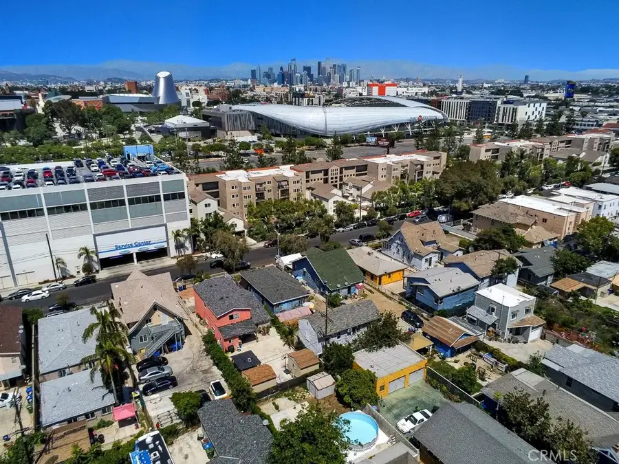 708 W 40th, Los Angeles, CA 90037 - #2