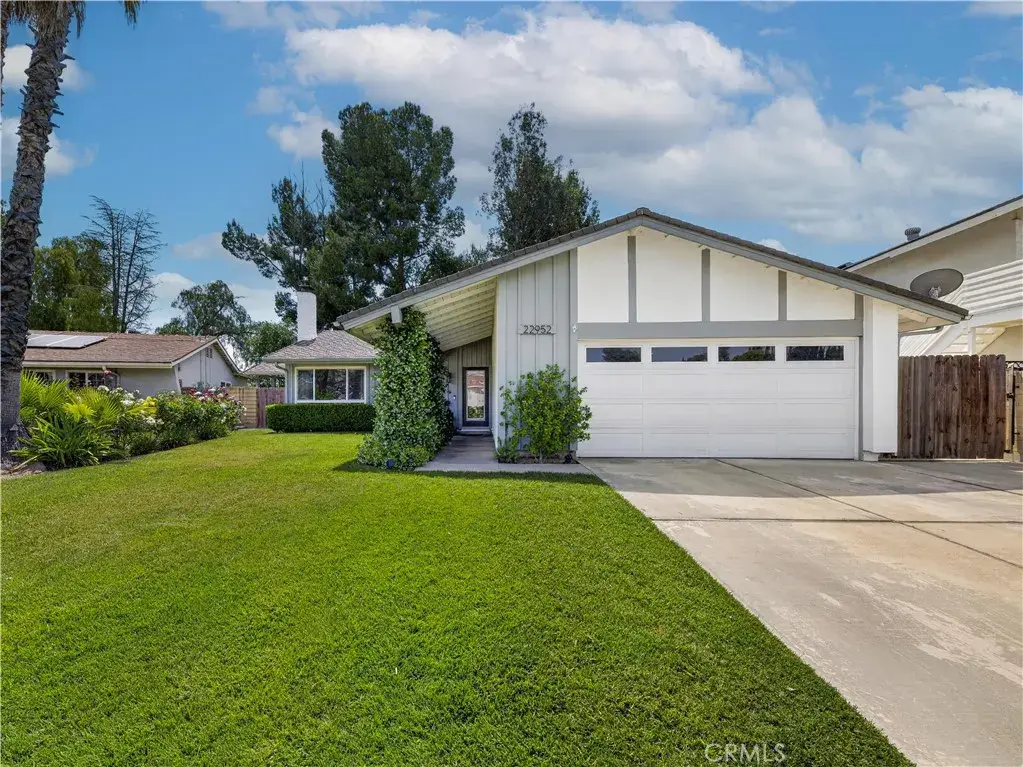 22952 Las Mananitas, Valencia, CA 91354 - #1