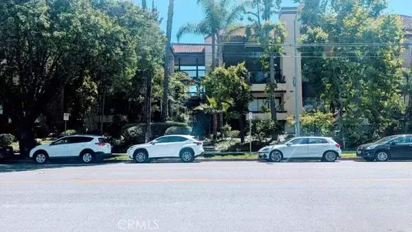 13214 Moorpark Street #108, Sherman Oaks, CA 91423