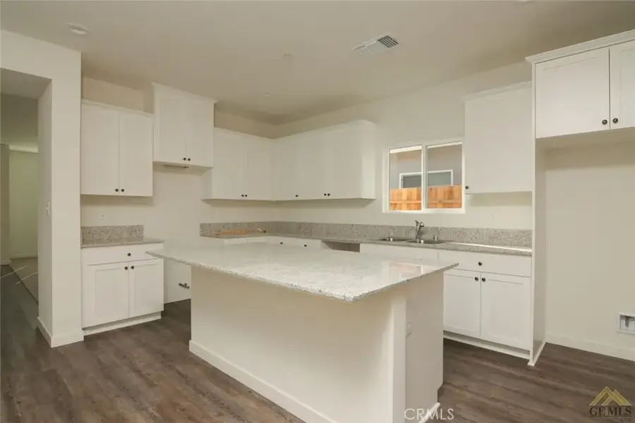 802 Kidlington Court, Bakersfield, CA 93307 - #3
