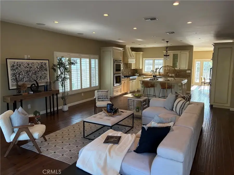 5704 Columbus, Sherman Oaks, CA 91411 - #2