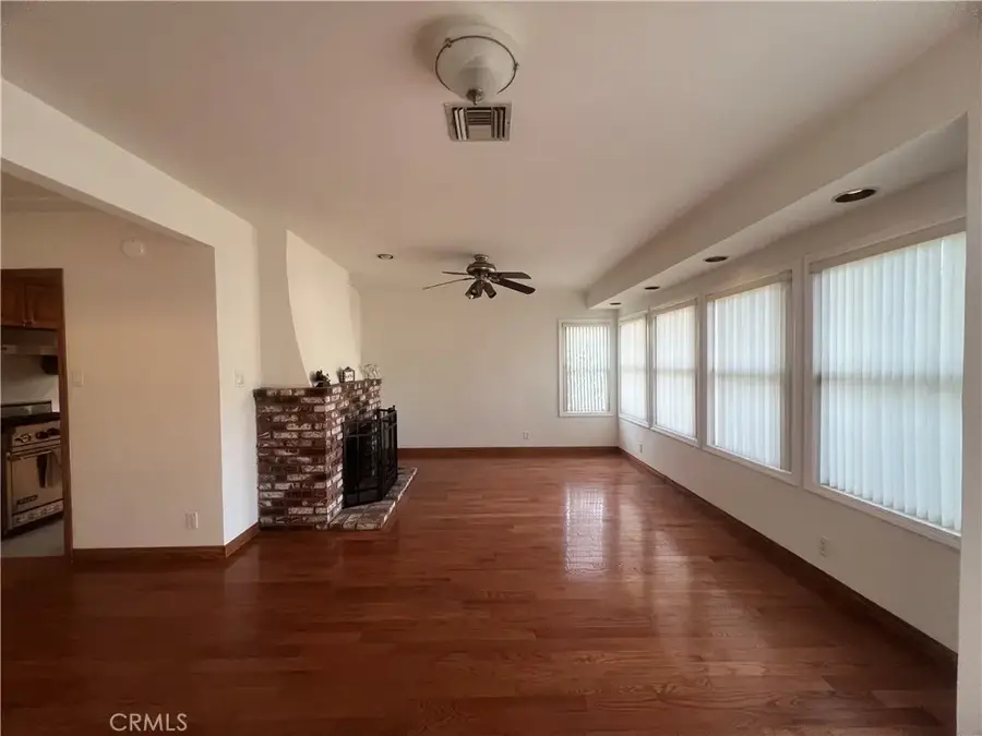 13384 Foothill Boulevard, Sylmar, CA 91342 - #3